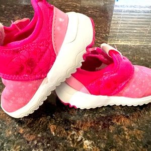 ADIDAS X DISNEY MISS PIGGY MUPPETS SLIP-ON SHOES Size 5 toddlers